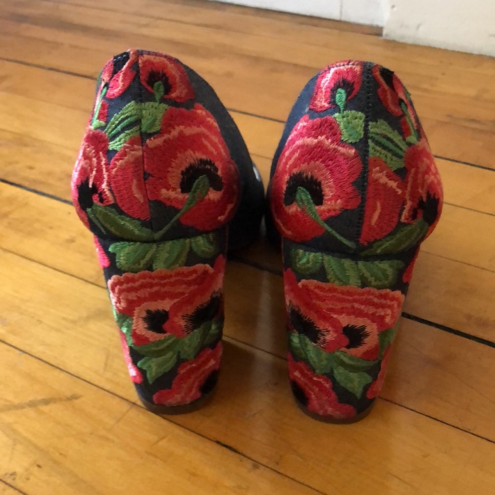 Jessica Simpson floral pumps